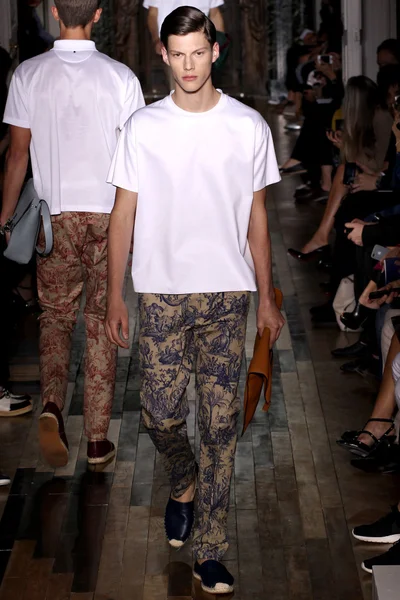 Look 28